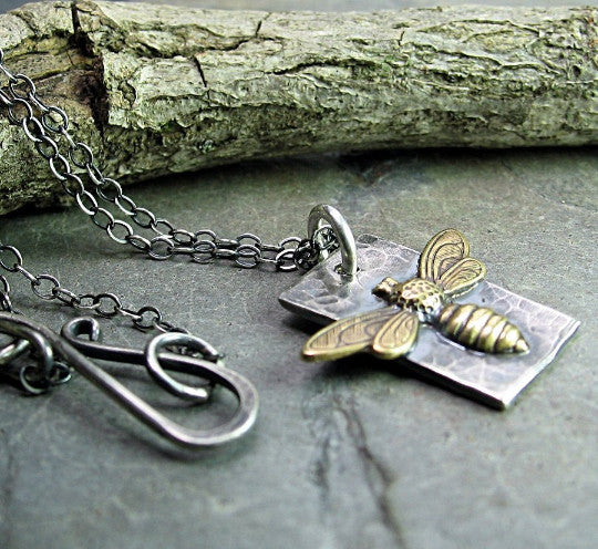 Small Silver Bee Necklace, Tiny Detailed Bee Charm Necklace, Bee Lovers, Nature Necklace, popular Bridesmaids Jewellery, Delicate Charm Necklace,